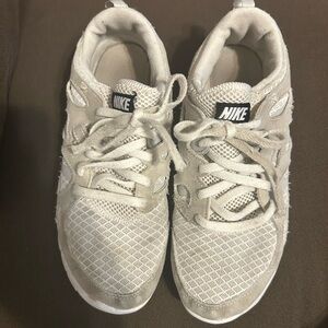 Nike Kids free run white sneakers